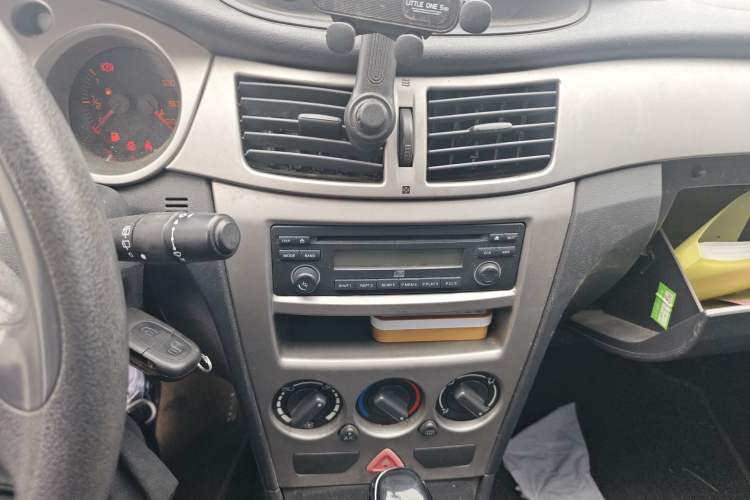 Used Dongfeng Aeolus H30 2010 1.6L Automatic ZunYa Trim Audio And AC Panel
