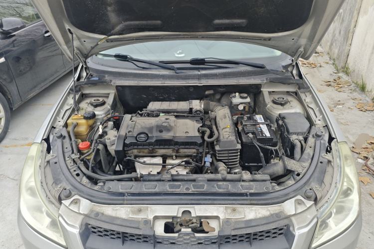 Used Dongfeng Aeolus H30 2010 1.6L Automatic ZunYa Trim Engine Bay