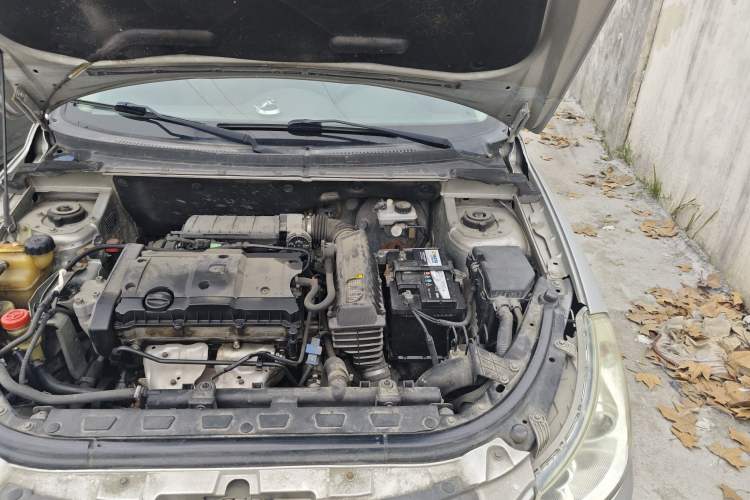 Used Dongfeng Aeolus H30 2010 1.6L Automatic ZunYa Trim Engine Bay Left