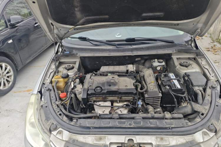 Used Dongfeng Aeolus H30 2010 1.6L Automatic ZunYa Trim Engine Bay Right
