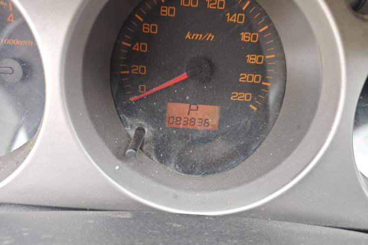 Used Dongfeng Aeolus H30 2010 1.6L Automatic ZunYa Trim Odometer Close Up