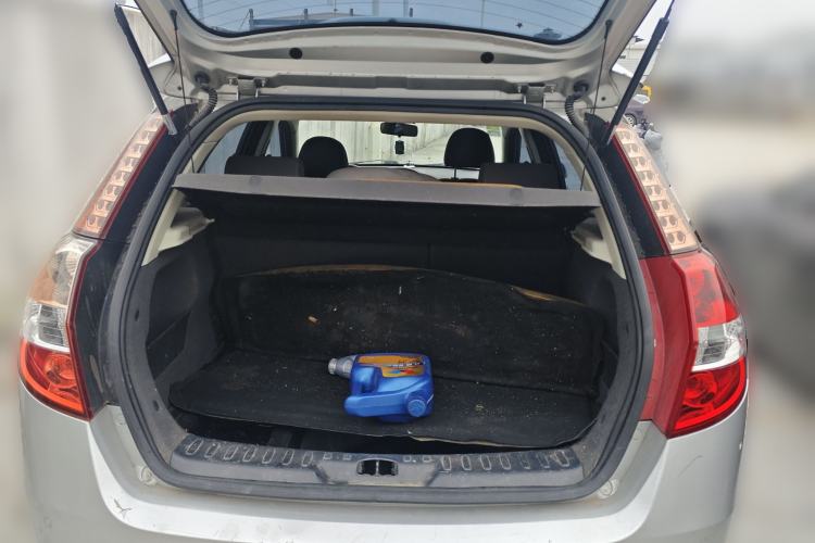 Used Dongfeng Aeolus H30 2010 1.6L Automatic ZunYa Trim Trunk