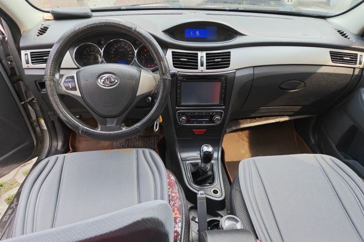 Used Dongfeng Aeolus H30 2011 CROSS 1.6L Manual Zunyi Model Center Console
