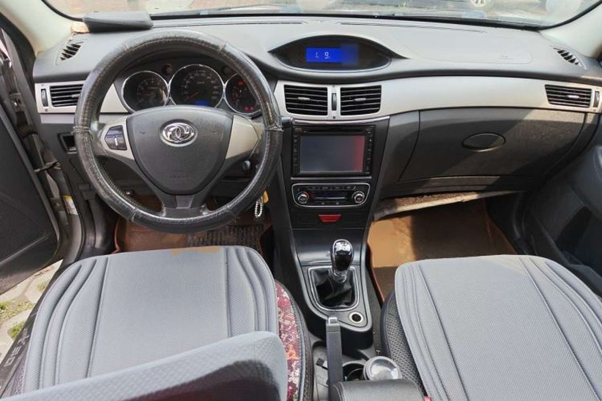 Used Dongfeng Aeolus H30 2011 CROSS 1.6L Manual Zunyi Model Center Console
