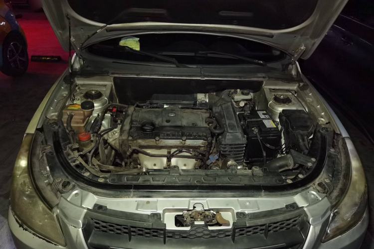 Used Dongfeng Aeolus H30 2011 1.6L Manual Zunya Model Engine Bay