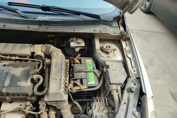 Used Dongfeng Aeolus H30 2011 CROSS 1.6L Manual Zunyi Model Engine Bay Left