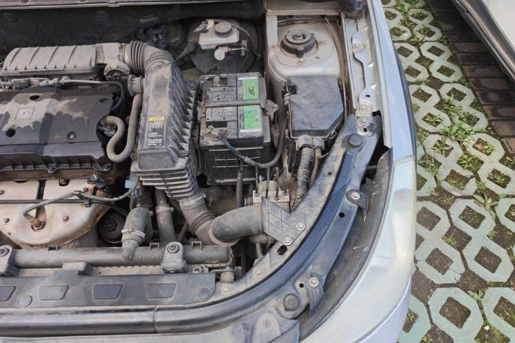Used Dongfeng Aeolus H30 2011 CROSS 1.6L Manual Zunyi Model Engine Bay Left