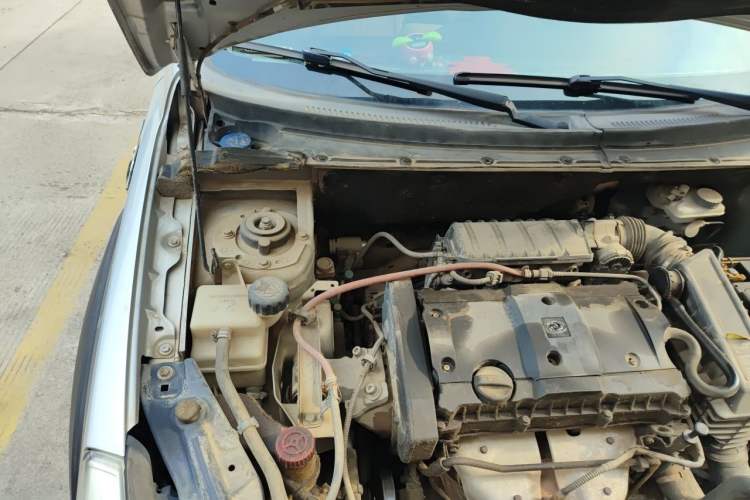 Used Dongfeng Aeolus H30 2011 CROSS 1.6L Manual Zunyi Model Engine Bay Right