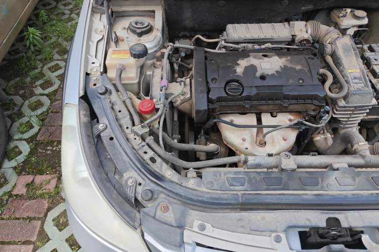 Used Dongfeng Aeolus H30 2011 CROSS 1.6L Manual Zunyi Model Engine Bay Right