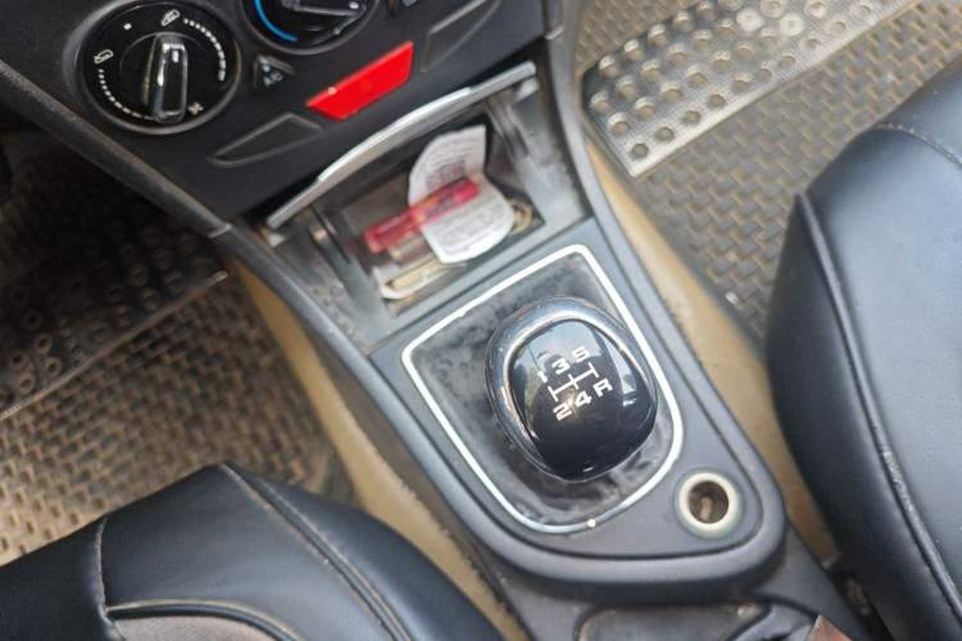 Used Dongfeng Aeolus H30 2011 1.6L Automatic ZunYa Model Gear Lever