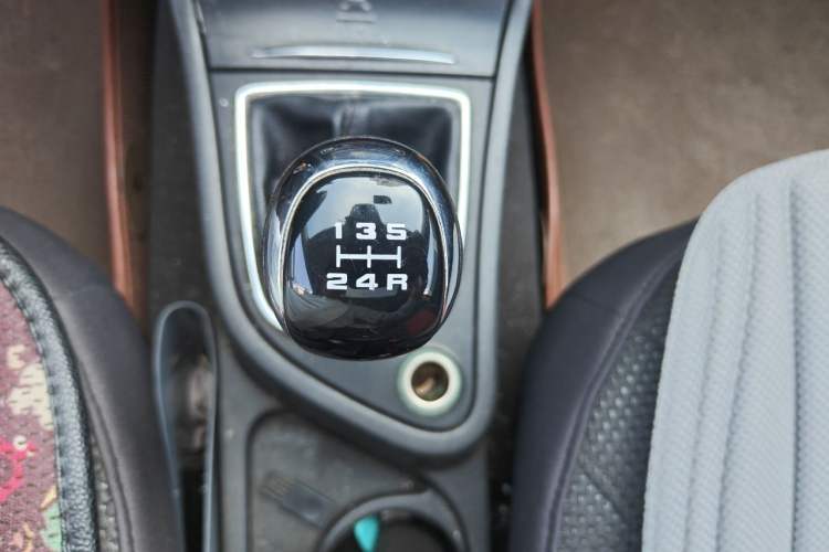 Used Dongfeng Aeolus H30 2011 CROSS 1.6L Manual Zunyi Model Gear Lever