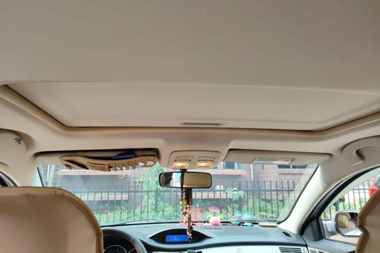Used Dongfeng Aeolus H30 2011 CROSS 1.6L Manual Zunyi Model Headliner