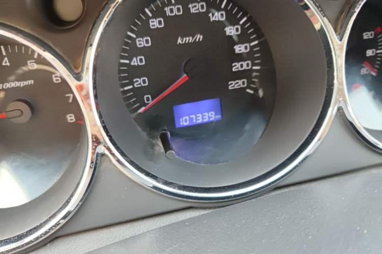 Used Dongfeng Aeolus H30 2011 CROSS 1.6L Manual Zunyi Model Odometer Close Up
