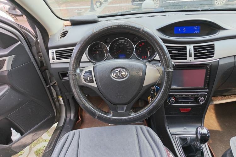 Used Dongfeng Aeolus H30 2011 CROSS 1.6L Manual Zunyi Model Steering Wheel