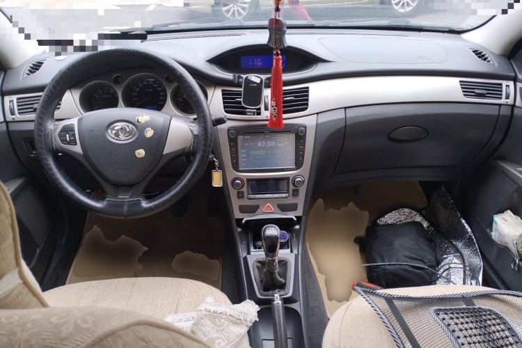 Used Dongfeng Aeolus H30 2011 CROSS 1.6L Manual Zunyi Model Center Console