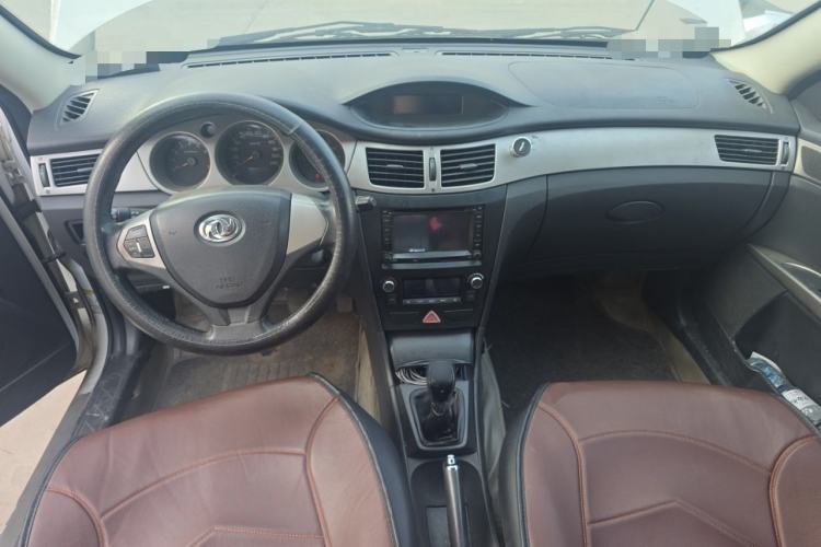 Used Dongfeng Aeolus H30 2011 CROSS 1.6L Manual Zunyi Model Center Console