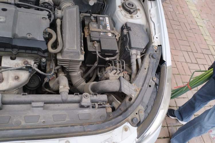 Used Dongfeng Aeolus H30 2011 CROSS 1.6L Manual Zunyi Model Engine Bay Left