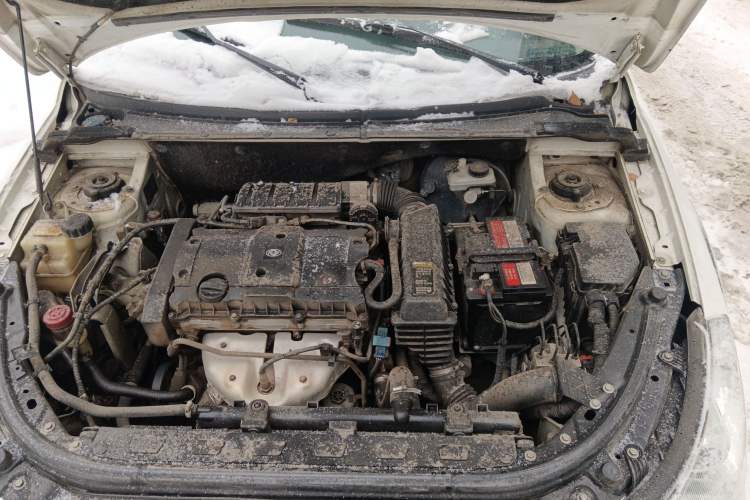 Used Dongfeng Aeolus H30 2011 CROSS 1.6L Manual Zunyi Model Engine Bay