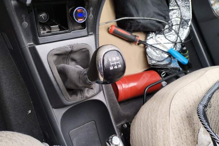 Used Dongfeng Aeolus H30 2011 CROSS 1.6L Manual Zunyi Model Gear Lever