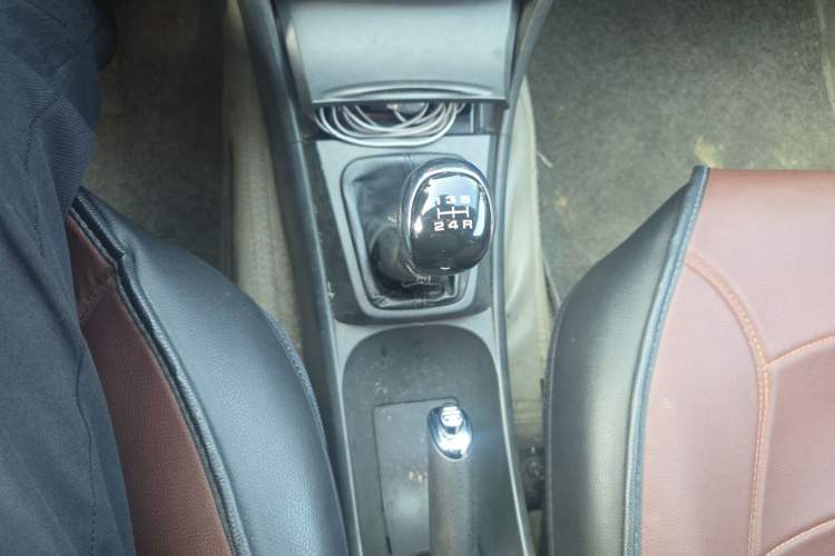 Used Dongfeng Aeolus H30 2011 CROSS 1.6L Manual Zunyi Model Gear Lever