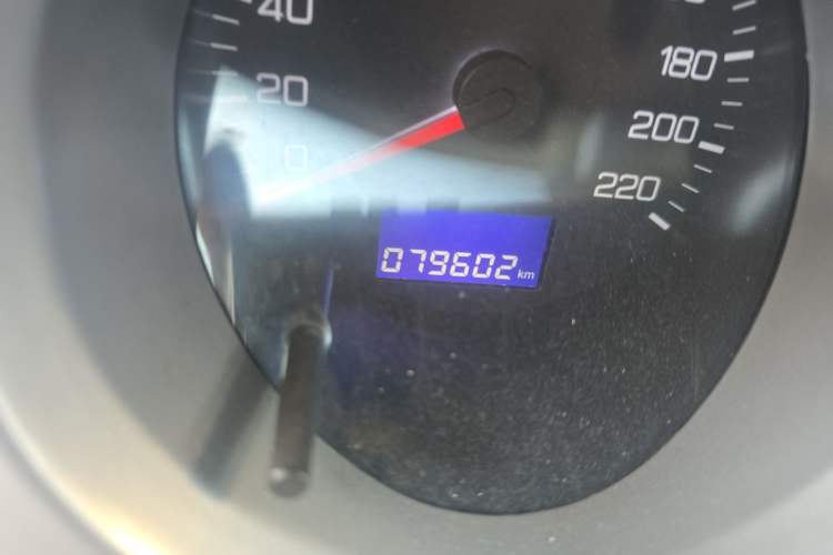 Used Dongfeng Aeolus H30 2011 CROSS 1.6L Manual Zunyi Model Odometer Close Up