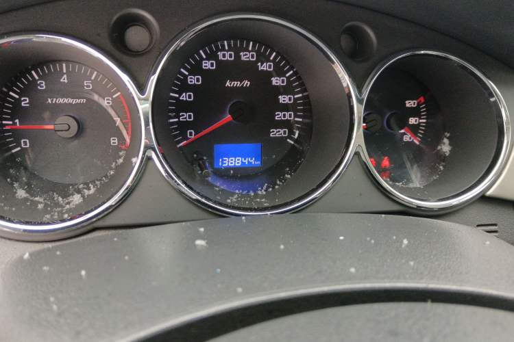 Used Dongfeng Aeolus H30 2011 CROSS 1.6L Manual Zunyi Model Odometer Close Up