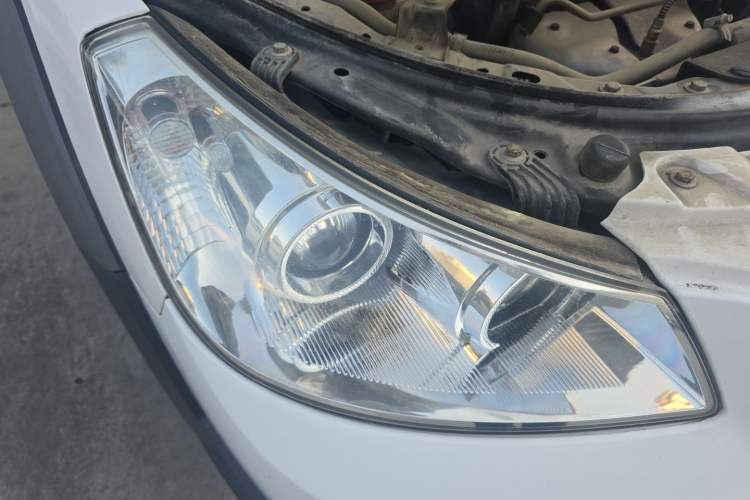 Used Dongfeng Aeolus H30 2011 CROSS 1.6L Manual Zunyi Model Right Front Headlight