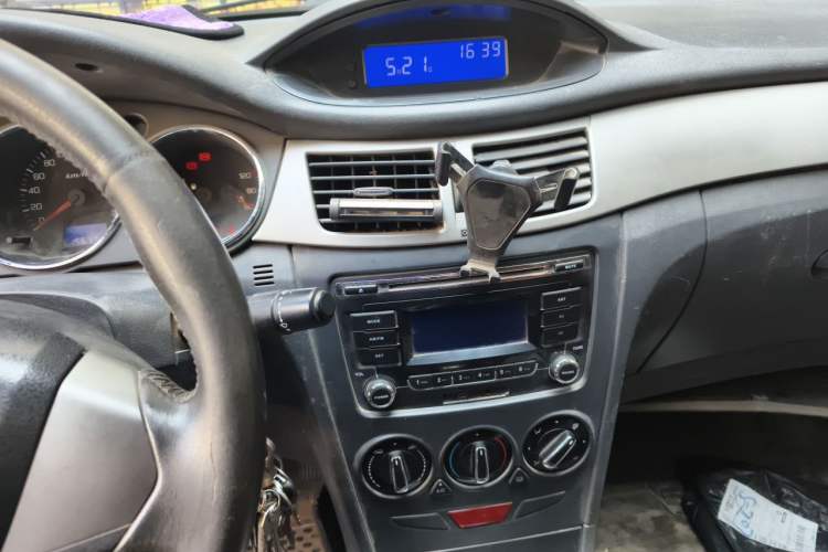 Used Dongfeng Aeolus H30 2012 CROSS 1.6L Manual Luxury Model Audio And AC Panel