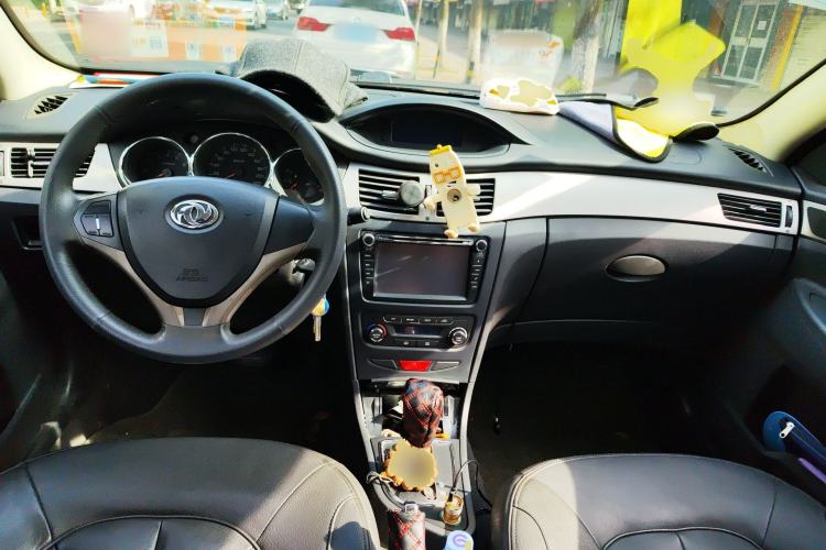 Used Dongfeng Aeolus H30 2012 1.6L Automatic Prestige Model Center Console