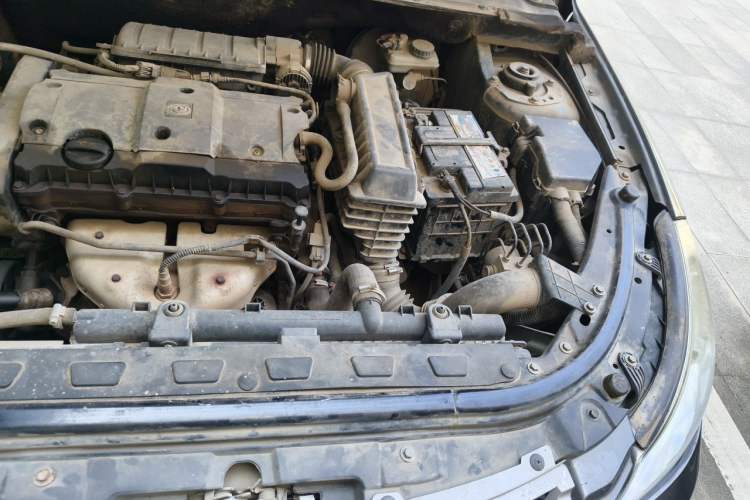 Used Dongfeng Aeolus H30 2012 CROSS 1.6L Manual Luxury Model Engine Bay Left