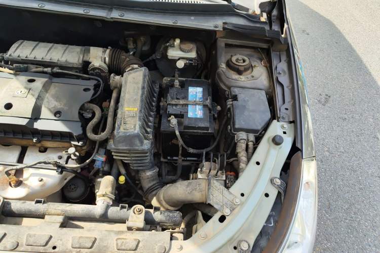 Used Dongfeng Aeolus H30 2012 1.6L Automatic Prestige Model Engine Bay Left