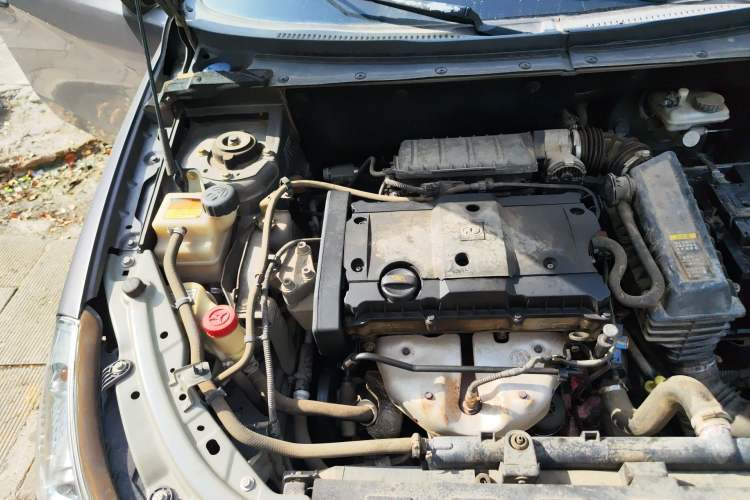 Used Dongfeng Aeolus H30 2012 1.6L Automatic Prestige Model Engine Bay Right