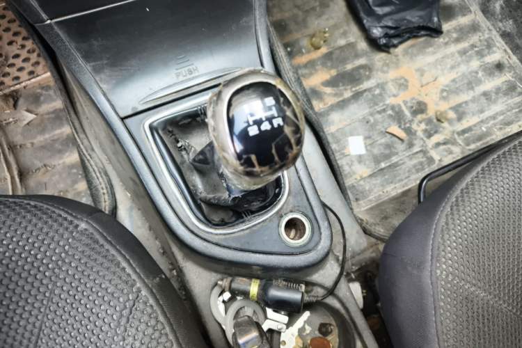 Used Dongfeng Aeolus H30 2012 CROSS 1.6L Manual Luxury Model Gear Lever