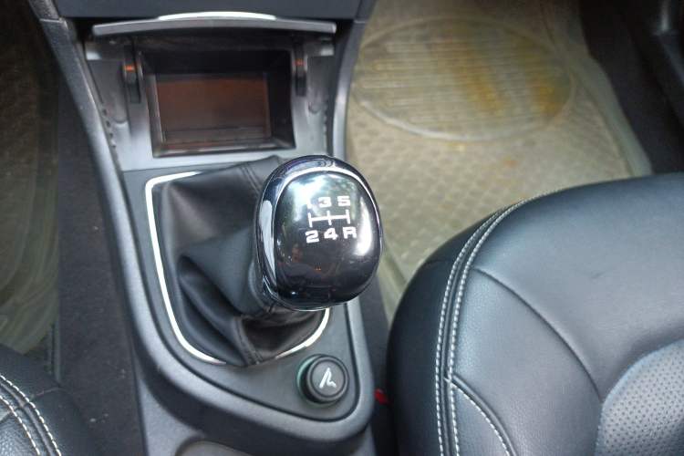 Used Dongfeng Aeolus H30 2012 CROSS 1.6L Manual Zunyi Model Gear Lever