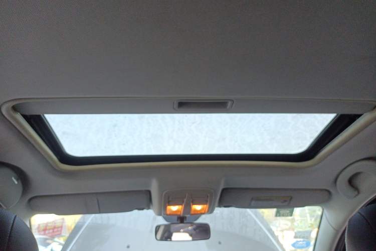 Used Dongfeng Aeolus H30 2012 CROSS 1.6L Manual Zunyi Model Headliner