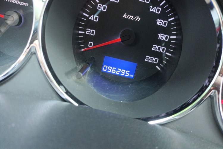 Used Dongfeng Aeolus H30 2012 CROSS 1.6L Manual Zunyi Model Odometer Close Up