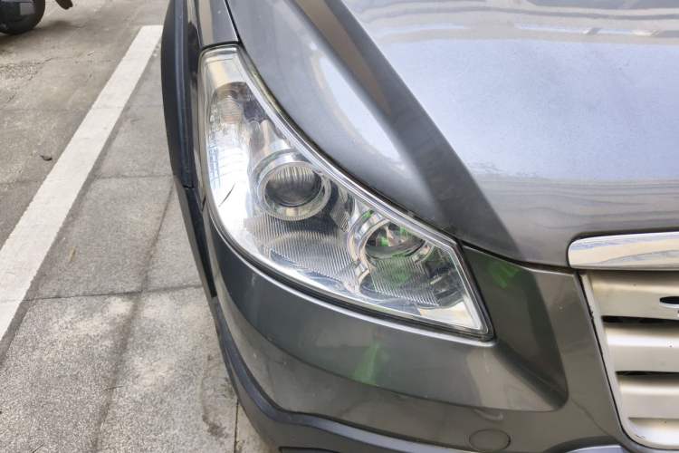 Used Dongfeng Aeolus H30 2012 CROSS 1.6L Manual Luxury Model Right Front Headlight