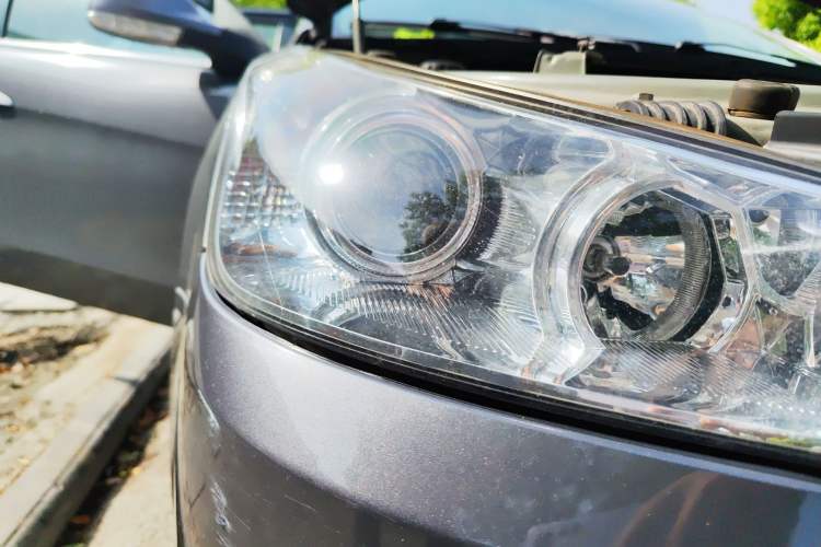 Used Dongfeng Aeolus H30 2012 1.6L Automatic Prestige Model Right Front Headlight