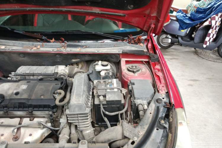 Used Dongfeng Aeolus H30 2012 CROSS 1.6L Manual Luxury Model Engine Bay Left