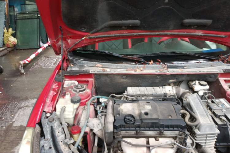Used Dongfeng Aeolus H30 2012 CROSS 1.6L Manual Luxury Model Engine Bay Right