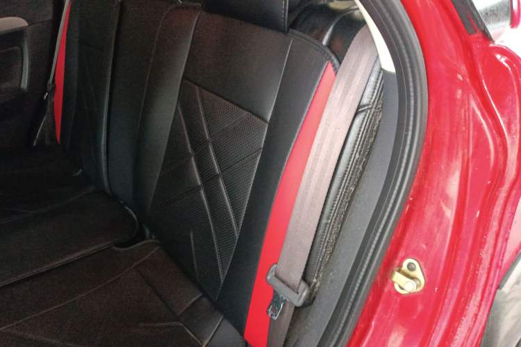 Used Dongfeng Aeolus H30 2012 CROSS 1.6L Manual Luxury Model Left Rear Seat