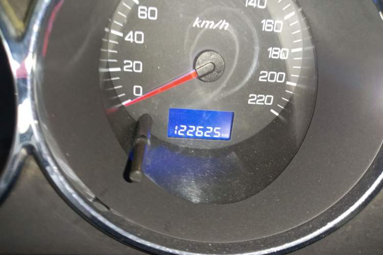 Used Dongfeng Aeolus H30 2012 CROSS 1.6L Manual Luxury Model Odometer Close Up