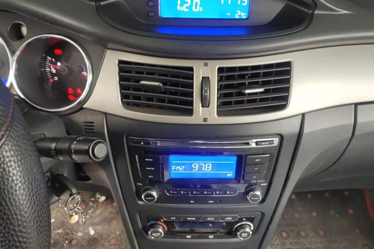 Used Dongfeng Aeolus H30 2012 CROSS 1.6L Manual Zunyi Model Audio And AC Panel