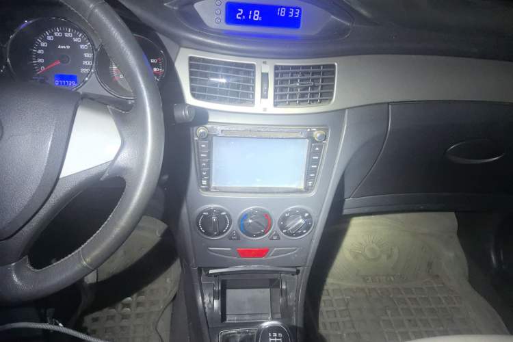 Used Dongfeng Aeolus H30 2012 CROSS 1.6L Manual Luxury Model Audio And AC Panel