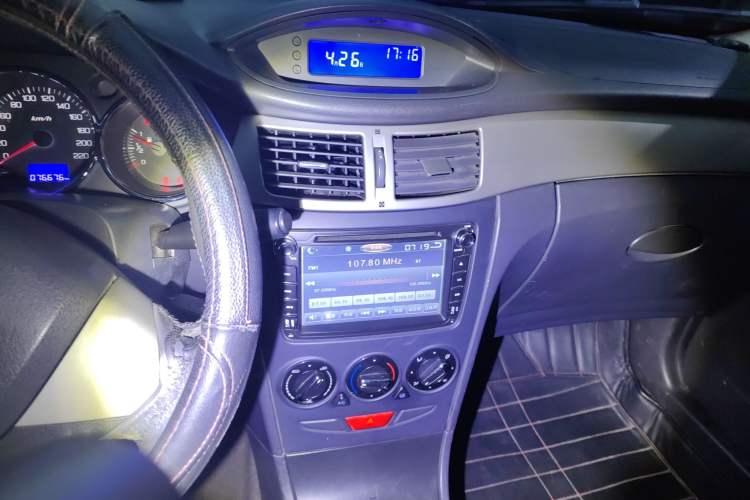 Used Dongfeng Aeolus H30 2012 CROSS 1.6L Manual Luxury Model Audio And AC Panel