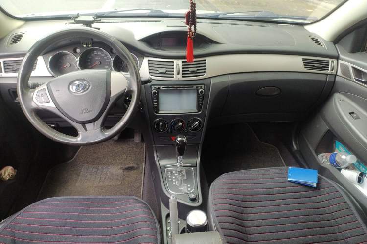 Used Dongfeng Aeolus H30 2012 CROSS 1.6L Automatic Zunyi Model Center Console