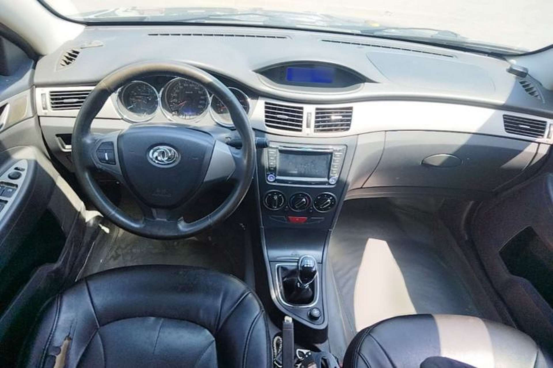 Used Dongfeng Aeolus H30 2012 CROSS 1.6L Manual Luxury Model Center Console