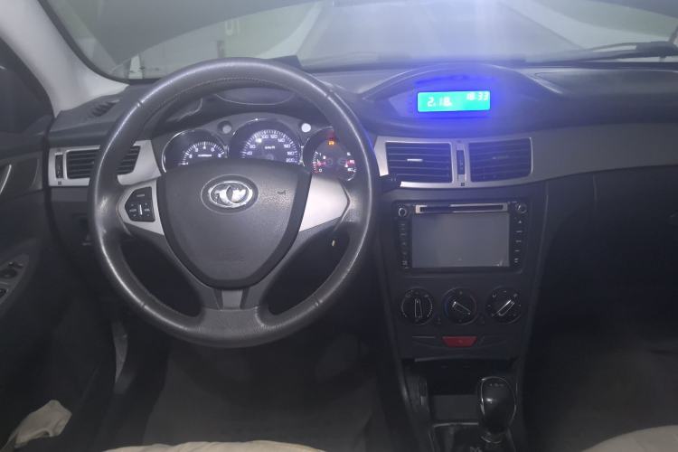 Used Dongfeng Aeolus H30 2012 CROSS 1.6L Manual Luxury Model Center Console