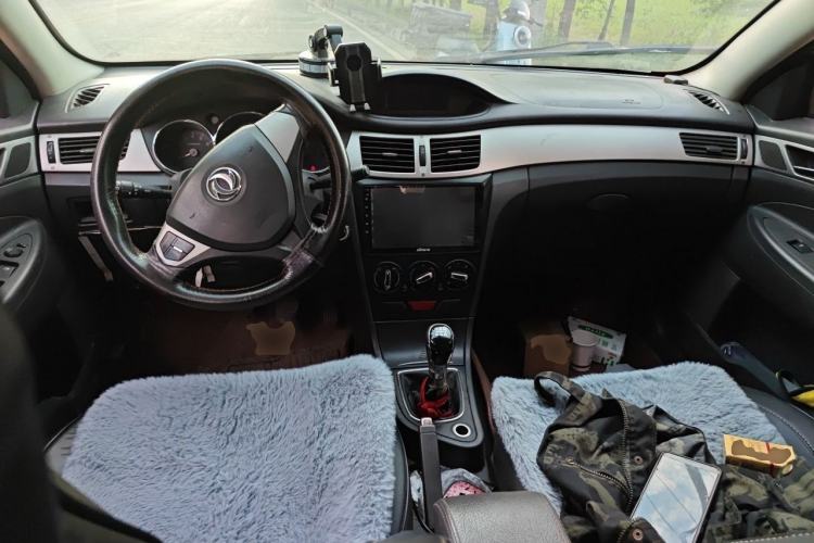Used Dongfeng Aeolus H30 2012 CROSS 1.6L Manual Luxury Model Center Console