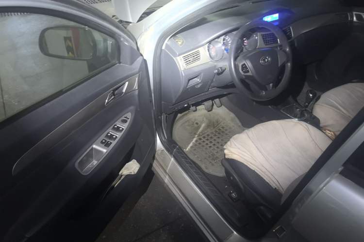 Used Dongfeng Aeolus H30 2012 CROSS 1.6L Manual Luxury Model Driver Seat